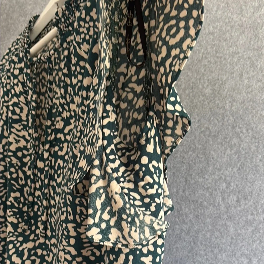 Jessica Simpson Flutter Sleeve Ruffled V-Neck Bohemian  Blouse Green/Cream (L) - Picture 7 of 11